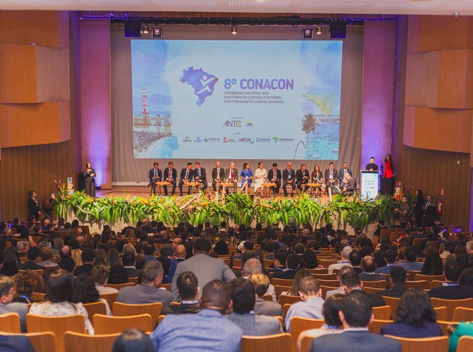 CGE/AL debate em congresso avanços e desafios do controle externo no Brasil