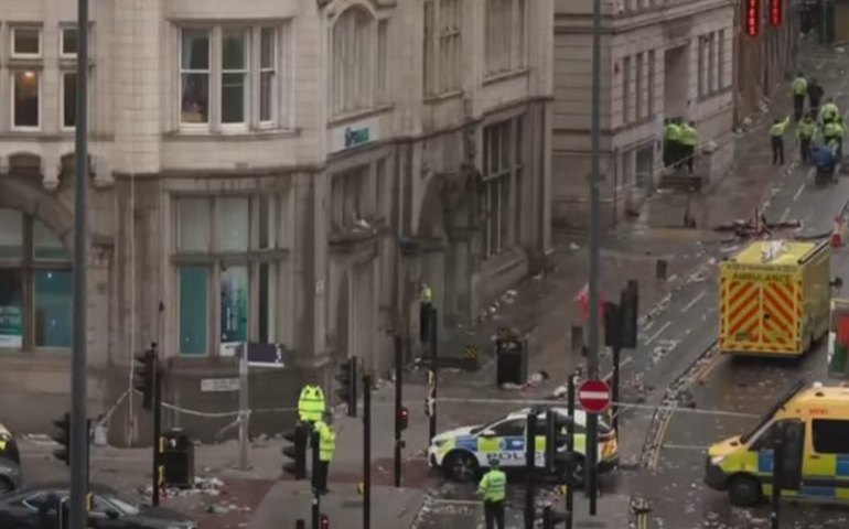 Atropelamento durante comemoração de título do Liverpool deixa 4 torcedores gravemente feridos