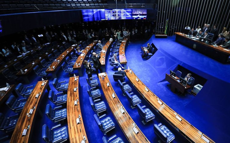 Senado segue Câmara e também derruba decreto do IOF