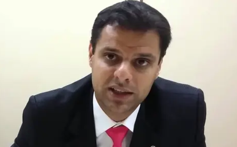 Juiz que mandou soltar homem que destruiu relógio no 8/1 nega afronta a Moraes