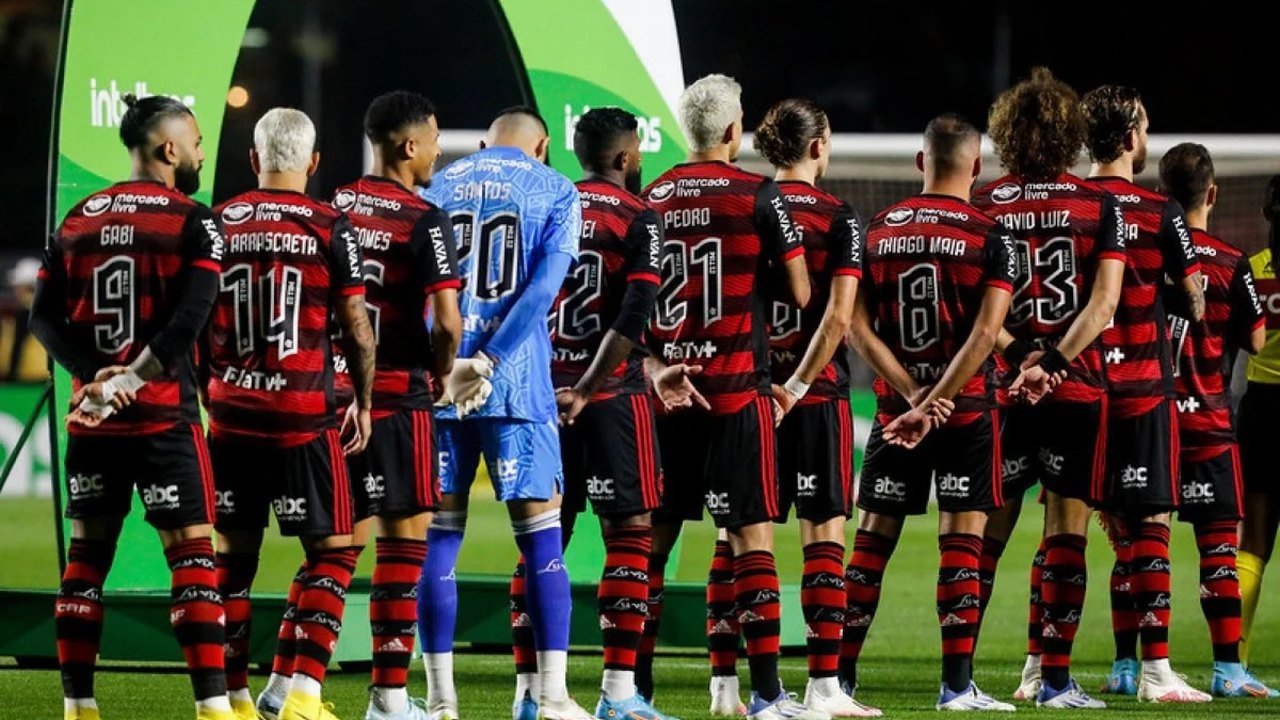 Flamengo é multado pelo STJD por uso de sinalizadores em semi da Copa do Brasil