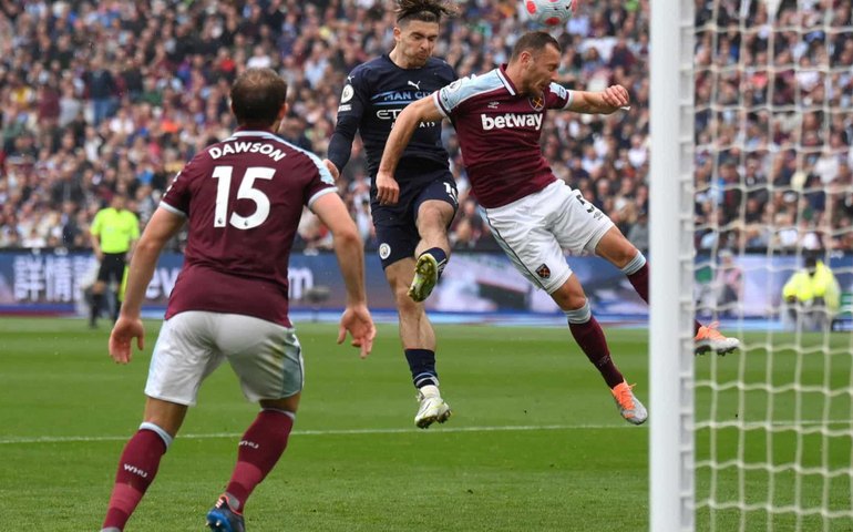 Empate eletrizante entre Manchester City e West Ham deixa título inglês em aberto