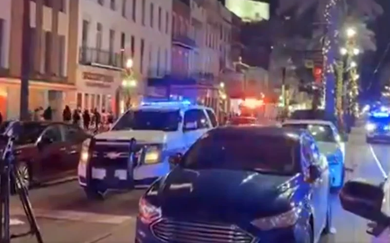 Homem joga carro contra dezenas de pessoas no Canadá; 11 morreram