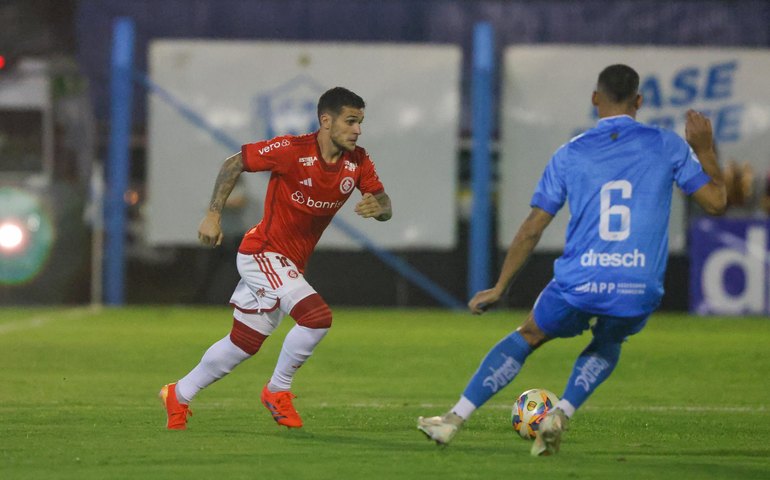 Internacional vence o Novo Hamburgo e vai para o Gre-Nal como líder isolado do Gaúcho