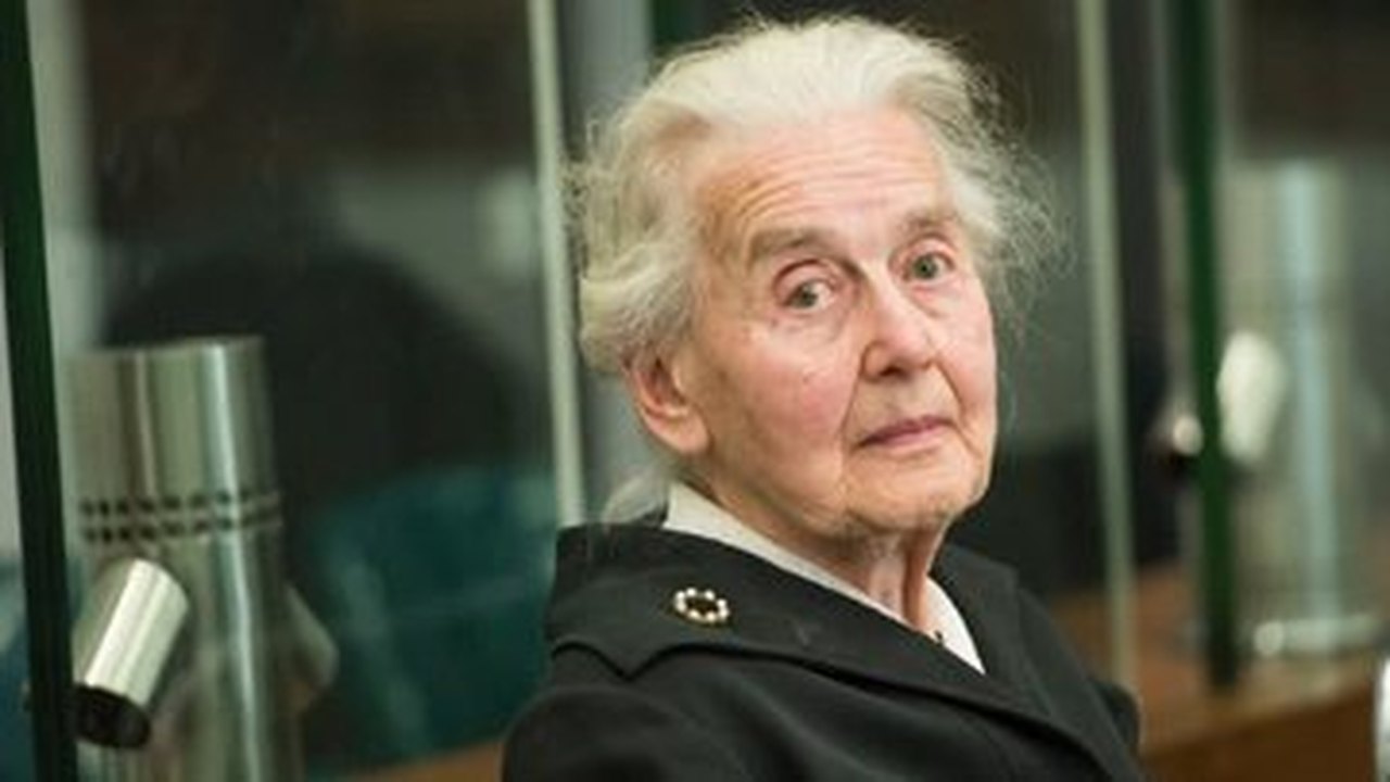 'Vovó nazista': Alemã de 95 anos é condenada a mais de um ano de prisão por negar Holocausto