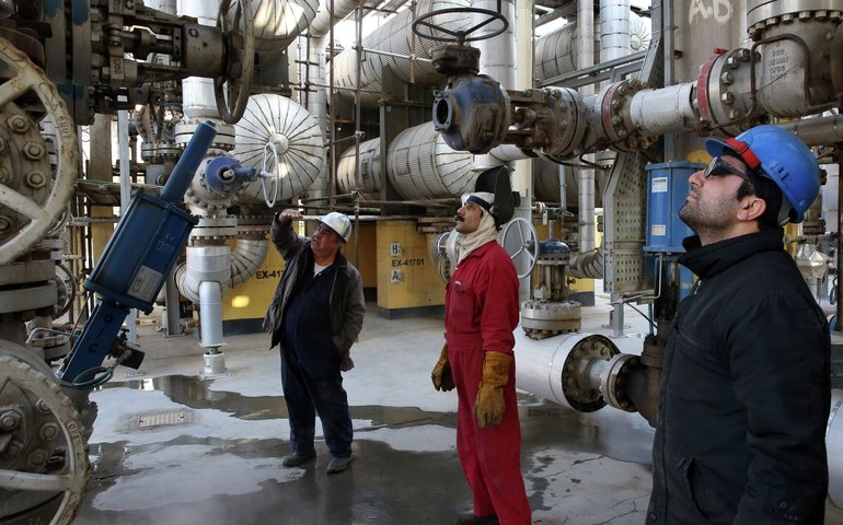 Ataques a instalações petrolíferas no Irã equivalem a guerra química, afirma chancelaria iraniana