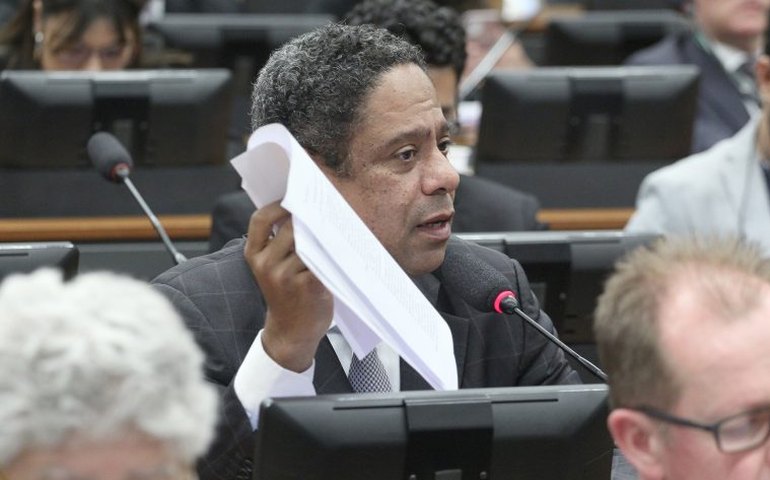 CCJ aprova nova regra de sucessão para compra de estabelecimento comercial