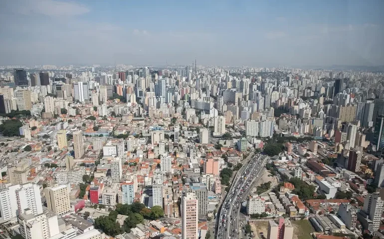 Crédito para 1,2 milhão de famílias, Selic em queda e acordo europeu destravam bilhões no setor imobiliário