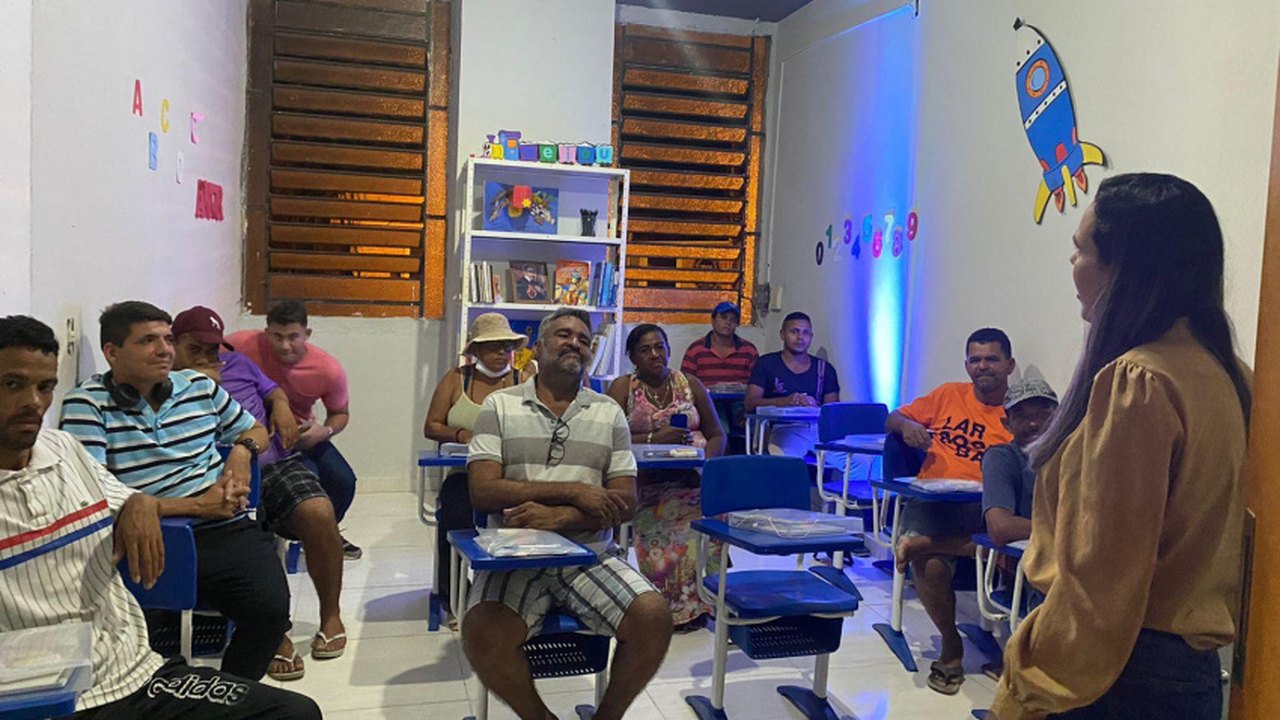 Jovens, adultos e idosos superam dificuldades de aprendizagem com curso de alfabetização