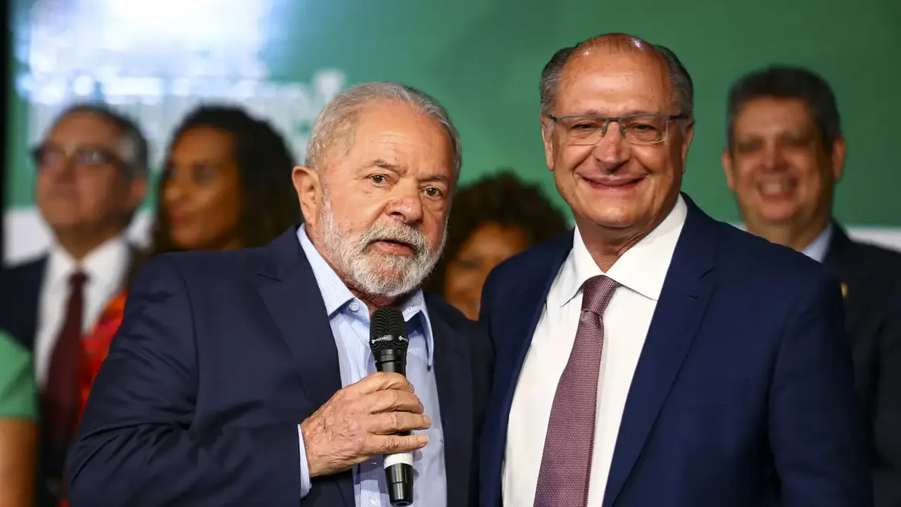 Lula e Alckmin tomam posse hoje; entenda o rito