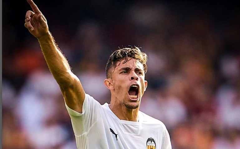 Gabriel Paulista pede desculpas após discutir com torcedor durante jogo do Valencia