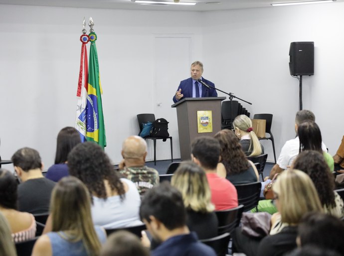 Subprocurador-geral do MPAL, Walber Valente, representa instituição no Prêmio Afrânio Menezes