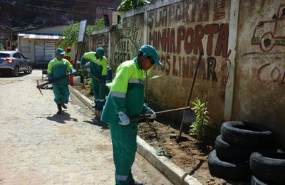 Parceria leva material e serviços de limpeza a vítimas das chuvas