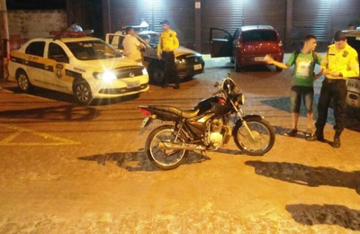 Operação coíbe desrespeito a ciclofaixa no Barro Duro