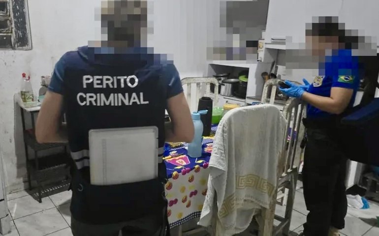 Polícia Científica detalha procedimentos em residência após suspeita de intoxicação que vitimou idoso em Penedo