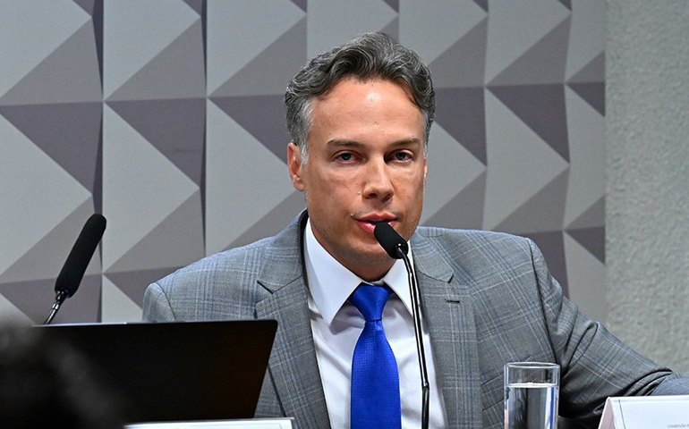 Apontado como 'multimilionário', presidente da Amar Brasil se cala na CPMI