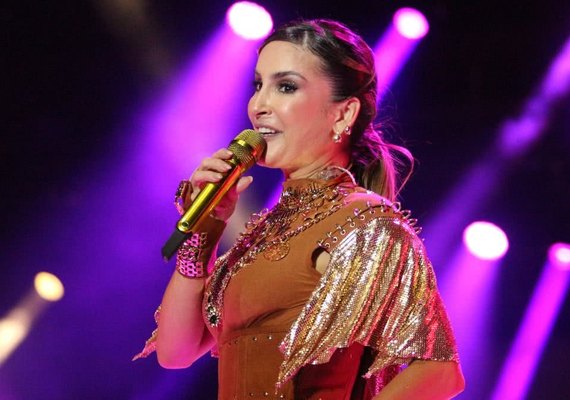 Claudia Leitte fala pela 1ª vez sobre acusação de intolerância religiosa