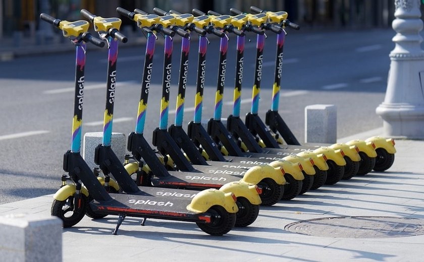 Após acidentes, patinetes elétricos de aluguel são retirados de Paris