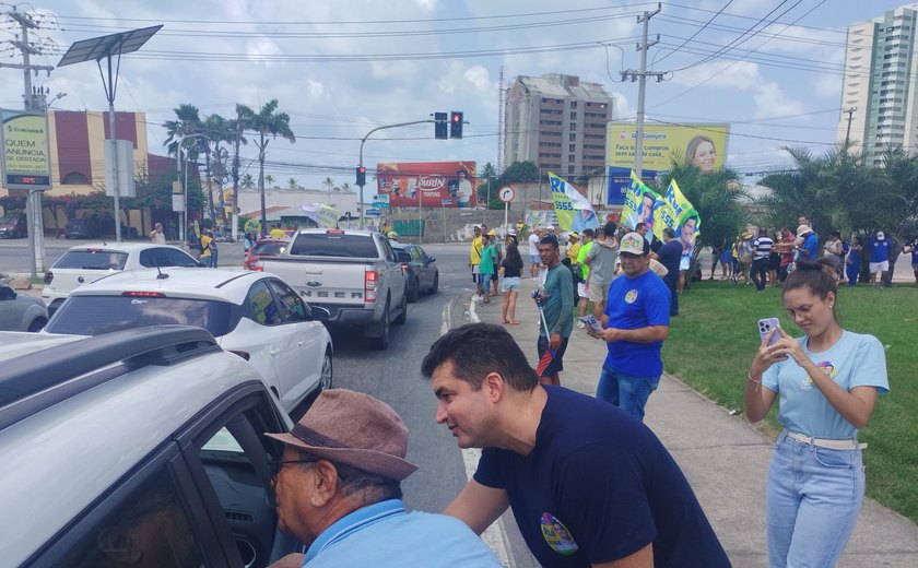 Caminhadas, visitas e panfletagem: candidatura de Rui a vereador conquista apoio por onde passa