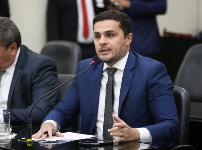 Aprovado projeto de lei de Alexandre Ayres que cria cadastro de condenados por estupro e violência doméstica em Alagoas