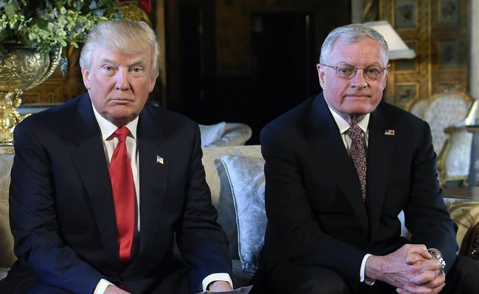 Jornalista: Trump 'deixou-se levar' pelas ideias ridículas de enviado especial Kellogg sobre Ucrânia