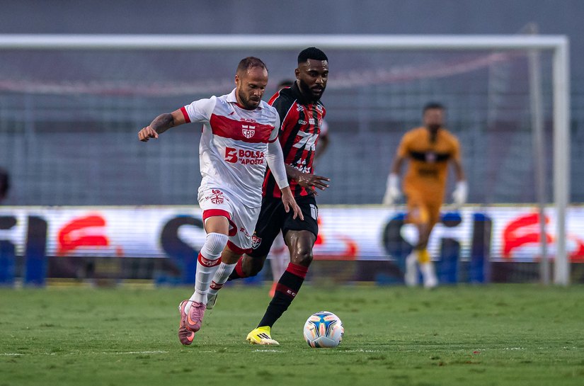 Em jogo movimentado, CRB perde para o Vitória por 4 a 2 no Nordestão