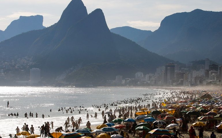 Turismo brasileiro tem faturamento recorde de R$ 185 bi em 2025