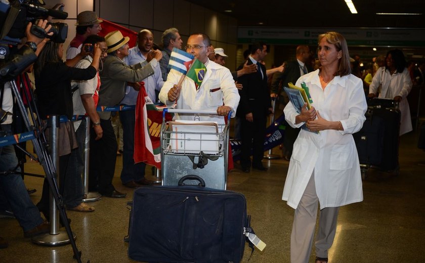 Associação de médicos cubanos repudia ação dos EUA contra Mais Médicos
