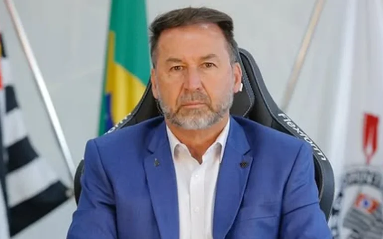 Presidente do Cori diz que Corinthians 'não é da torcida' em defesa por impeachment de Melo