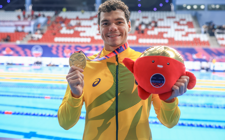 Gabriel Bandeira bate recorde no Mundial de natação de Singapura