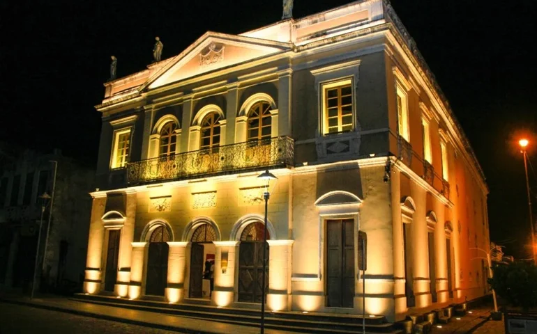 Projeto Seis & Meia encerra edição 2025 com Zé Ibarra e Ítallo França em Penedo neste domingo, 14, no Theatro Sete de Setembro