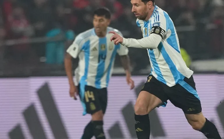 Messi celebra noite mágica em adeus na Argentina: 'Terminar assim aqui é o que sempre sonhei'