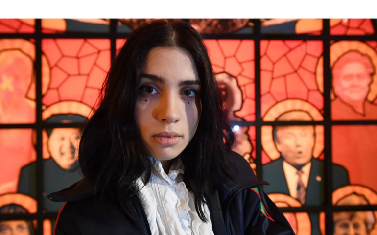 Pussy Riot levanta bandeira feminista