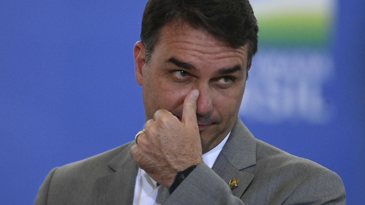 Flávio Bolsonaro diz que pretende declarar PCC, CV e milícias como organizações narcoterroristas
