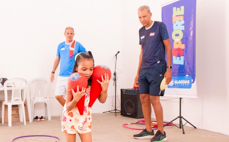 Dia D do Alagoas Sem Fome beneficia moradores do Prado