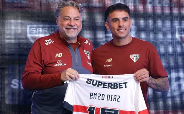 Enzo Díaz recebe a camisa 13 e diz que já está adaptado ao São Paulo: 'Preparado para jogar'