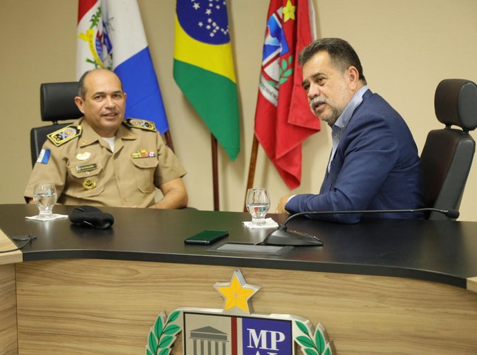 Procurador-geral de Justiça recebe comandante da PM para discutir preservação das atribuições da corporação