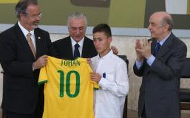 &#8220;Anjo da Chape&#8221; e colombianos são homenageados por solidariedade em tragédia