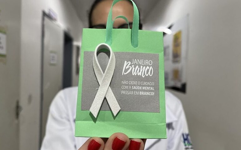 Psicólogos conscientizam visitantes do HGE sobre a importância da saúde mental