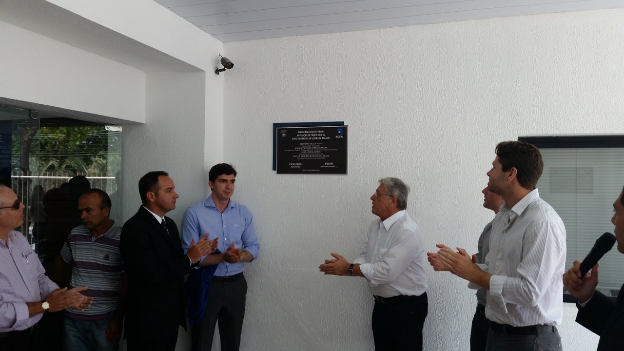 Governo de Alagoas reinaugura atendimento da Juceal