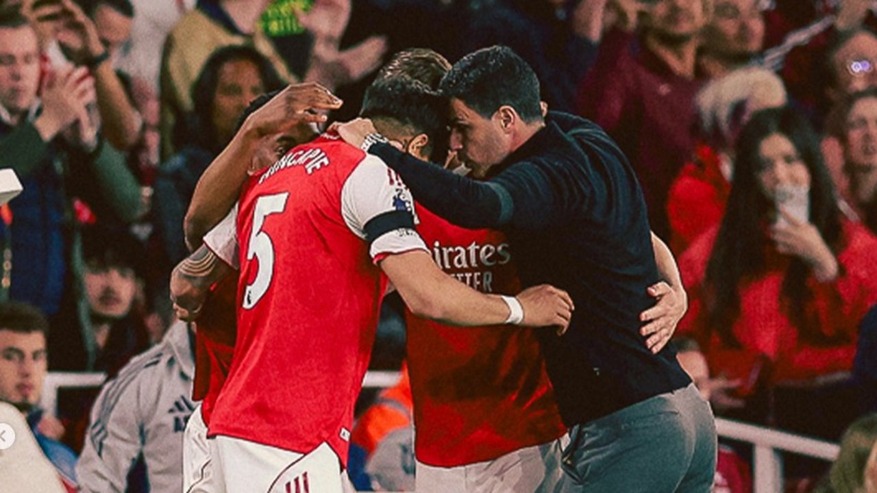 Arsenal mostra força de campeão, vira diante do Chelsea e se mantém imbatível na Premier League