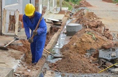 Obra de pavimentação e implantação de rede coletora de esgoto é realizada em Coruripe 