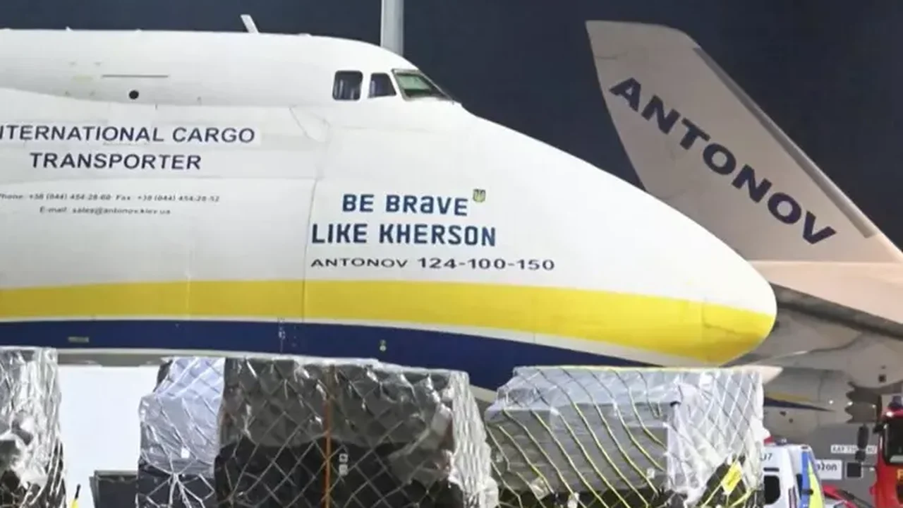 Navio de carga alemão é alvo de ataques russos no Mar Negro, diz jornal