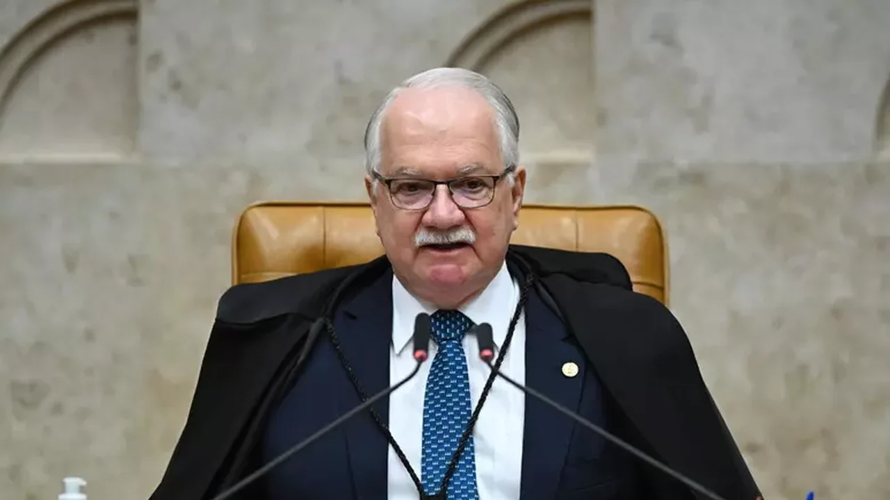 Fachin abre julgamento sobre Moraes e admite 'período difícil' no STF