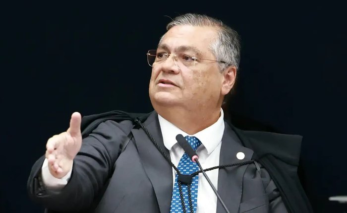 Ministro Flávio Dino foi hostilizou verbalmente durante voo comercial que ia para Brasília