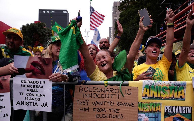 Medindo forças: integrantes da base do governo Lula ironizam ato de Bolsonaro como um 'fracasso'
