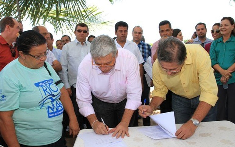 Produtores recebem equipamentos para melhorar a pesca e aquicultura