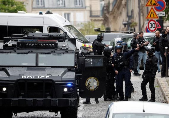 Homem é detido após operação policial no consulado iraniano em Paris