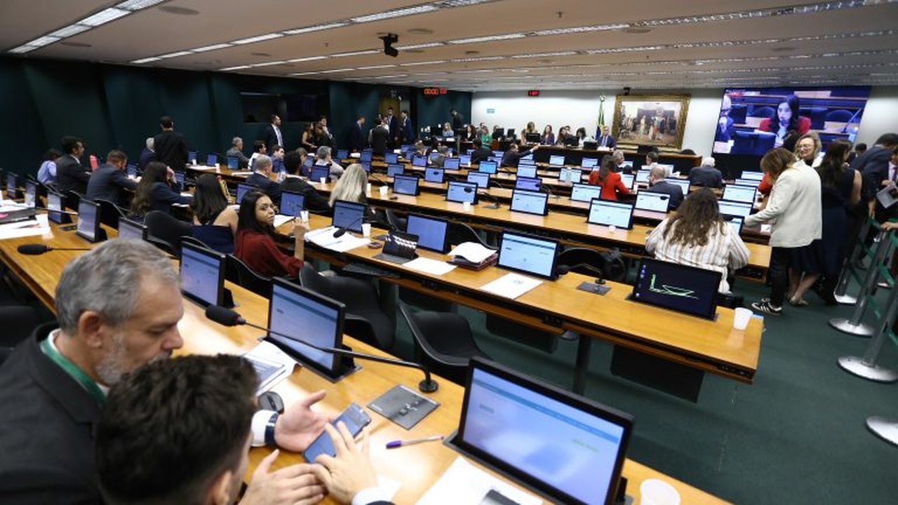 Presídios mais rígidos e maioridade penal opõem governo e oposição na pauta da segurança