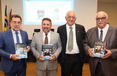 MPAL lança livro de artigos jurídicos em homenagem ao professor e ex-procurador Dilmar Lopes Camerino e de crônicas de Coaracy Fonseca